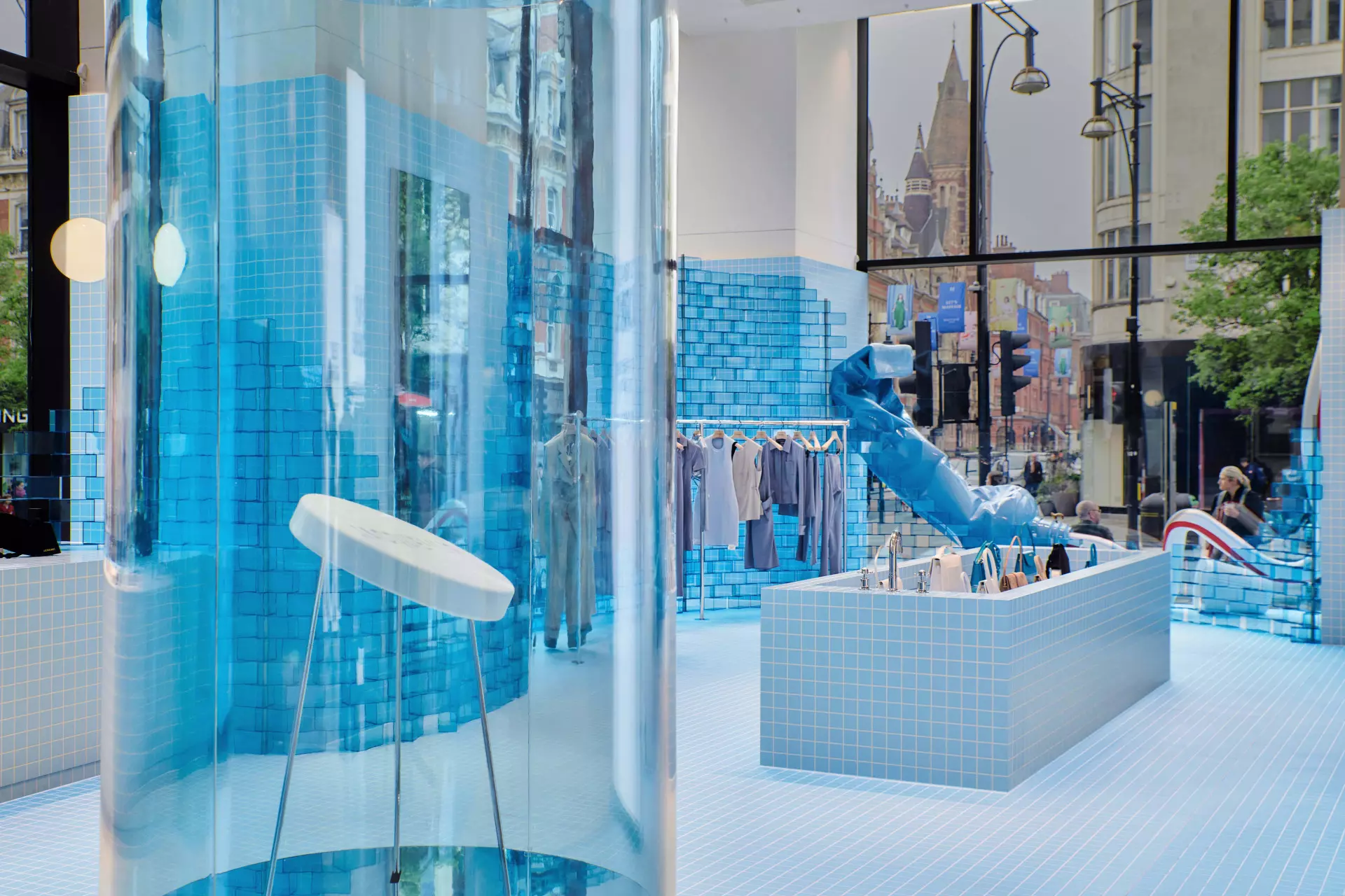 le-bleu-jacquemus-pop-up-2 le-bleu-jacquemus-pop-up-3